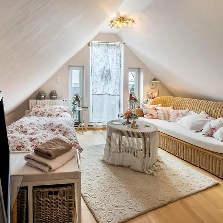 Apartment Kleine Oase 3 Im Wohnhaus